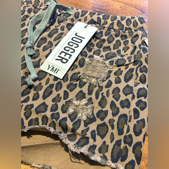YMI Women's Leopard Print Jogger Jean Shorts NWT - Picture 2 of 7